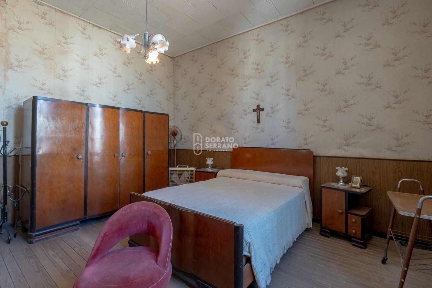 CASA + LOCAL SOBRE AVENIDA! 14 MTS. DE FRENTE!