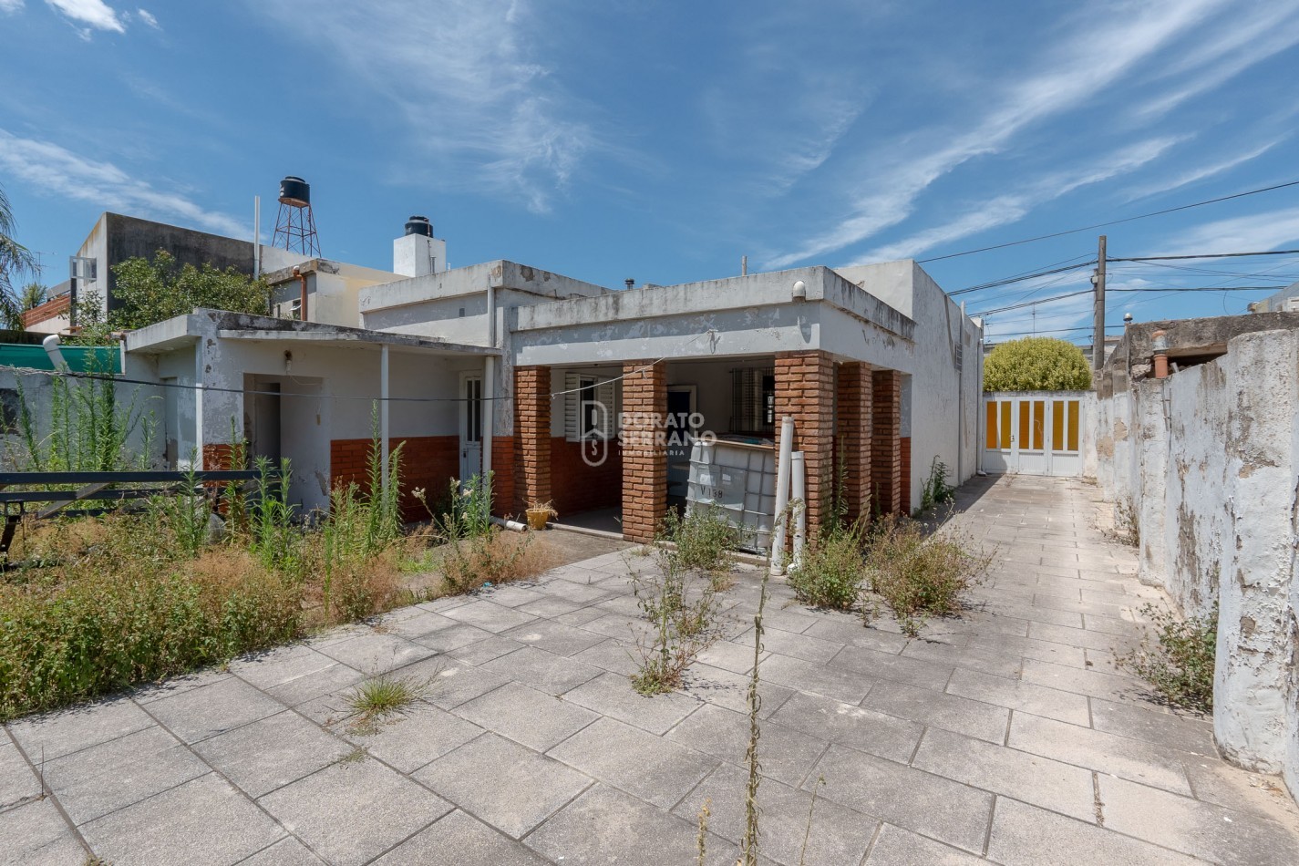 PRACTICA Y BIEN UBICADA.