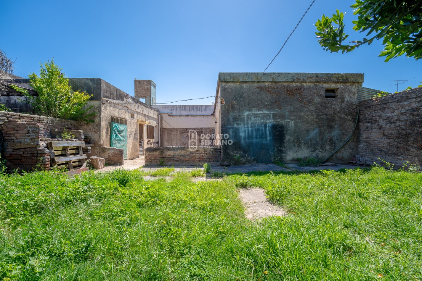 CASA CON LOCAL - PROYECTAR SIN LIMITES! AREA CENTRAL! 