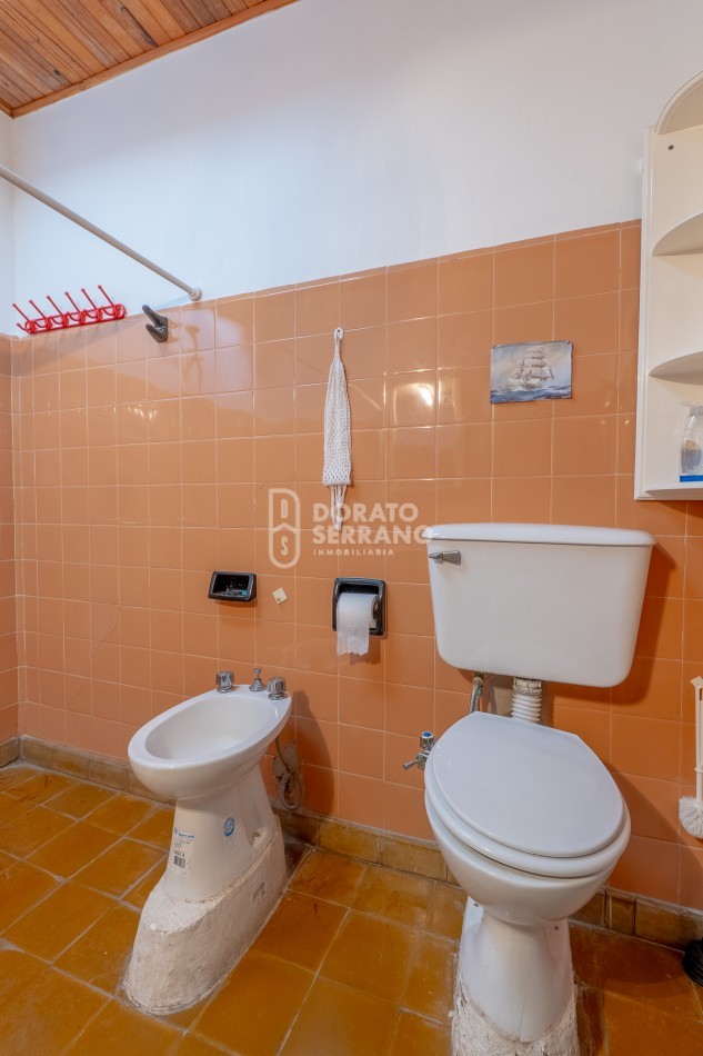 CASA + 750 M2 DE LOTE! Todos los servicios!