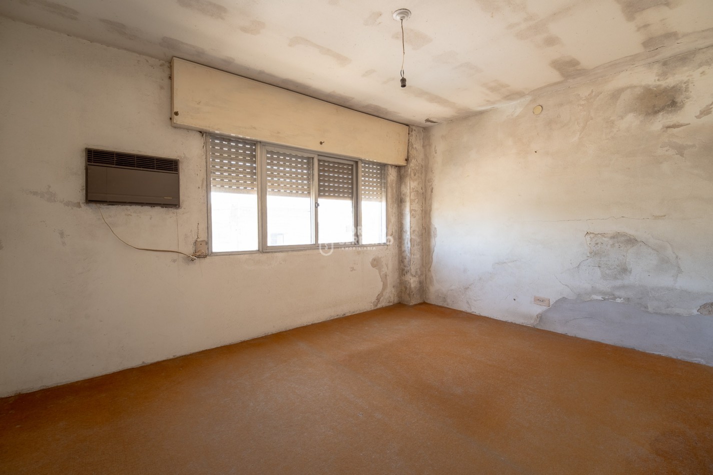 CASA CON LOCAL - PROYECTAR SIN LIMITES! AREA CENTRAL! 