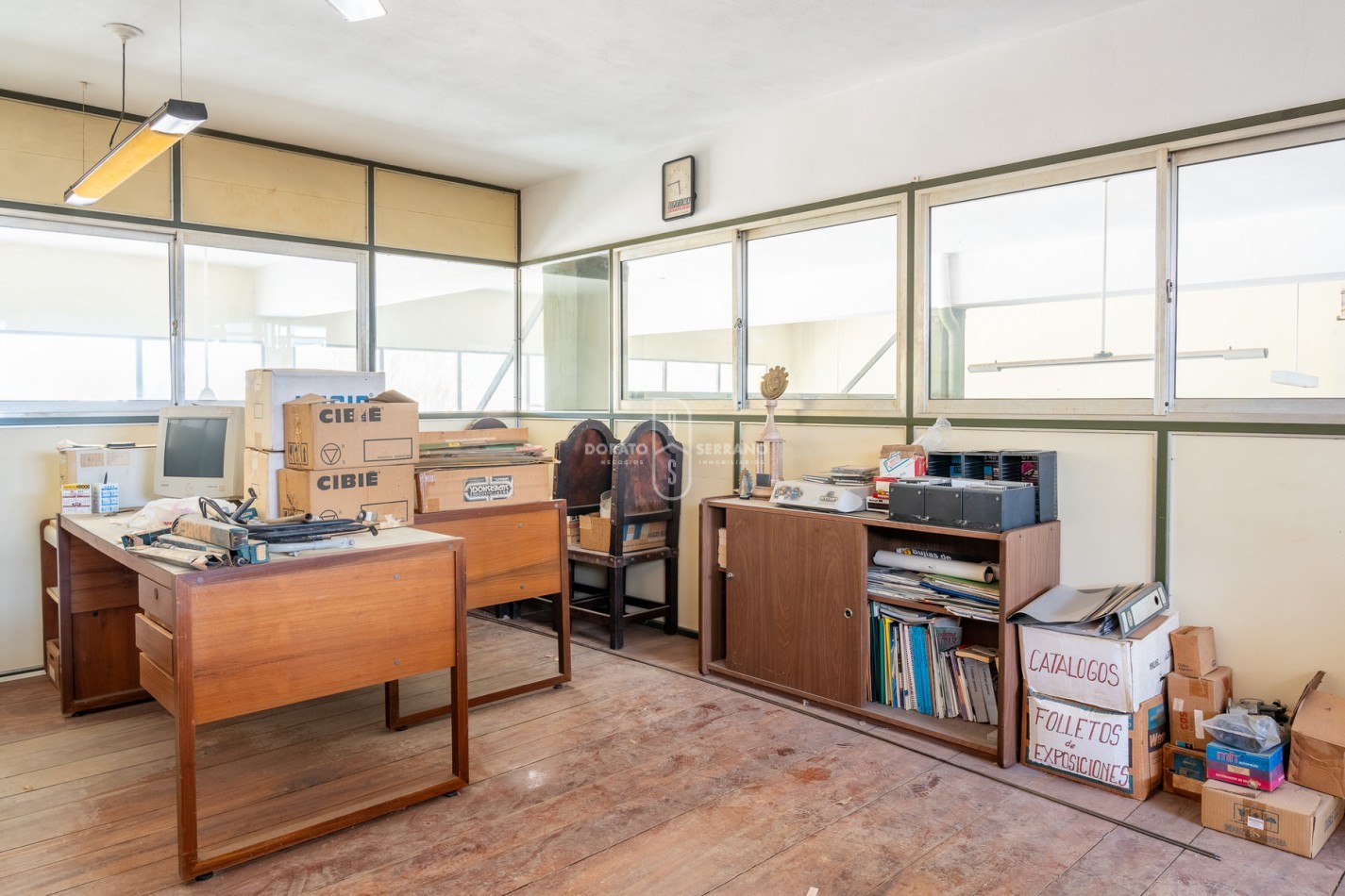 ICONICO SALON COMERCIAL + DEPTOS. A TERMINAR.  