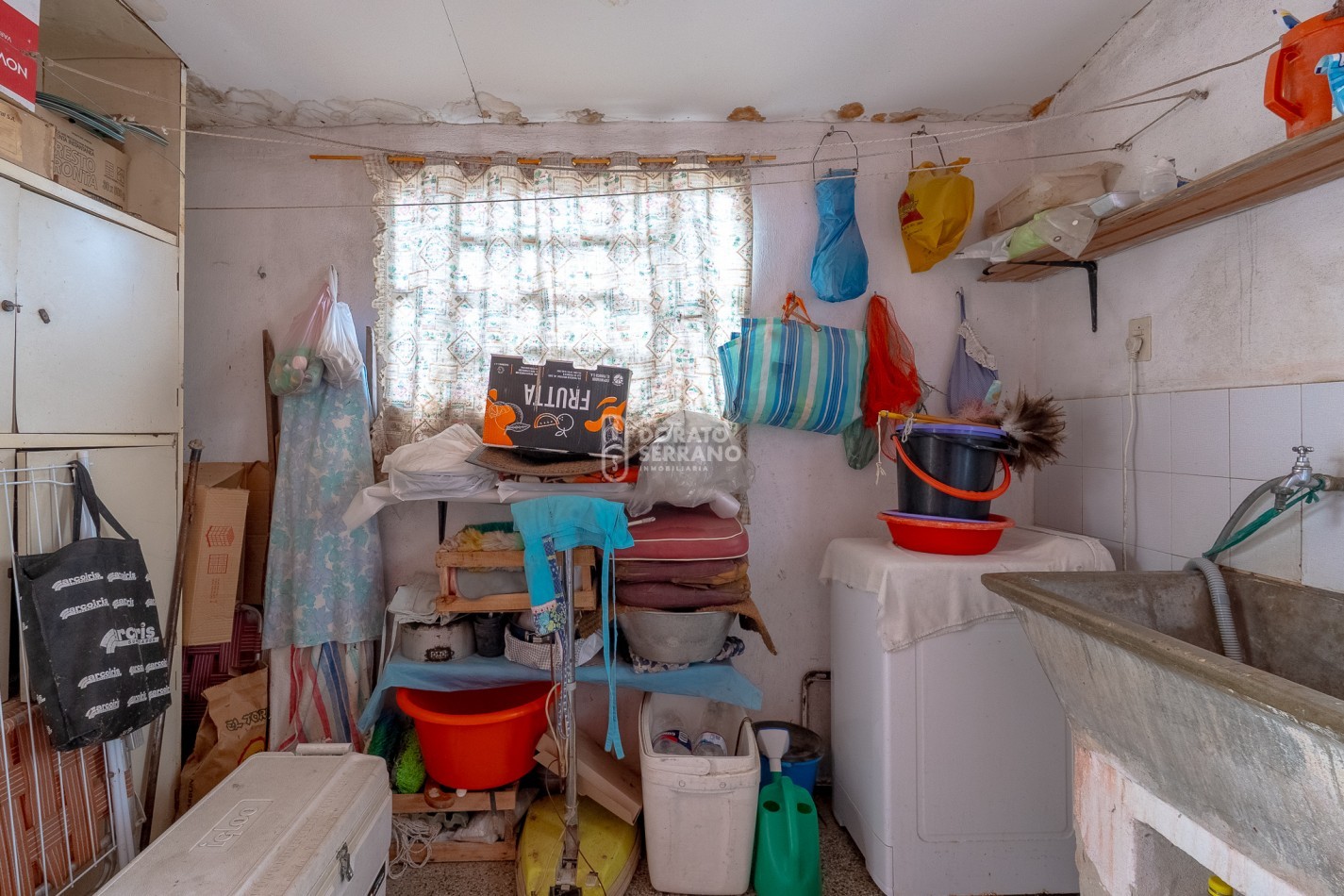 CASA EN ESQUINA & TODOS LOS SERVICIOS.