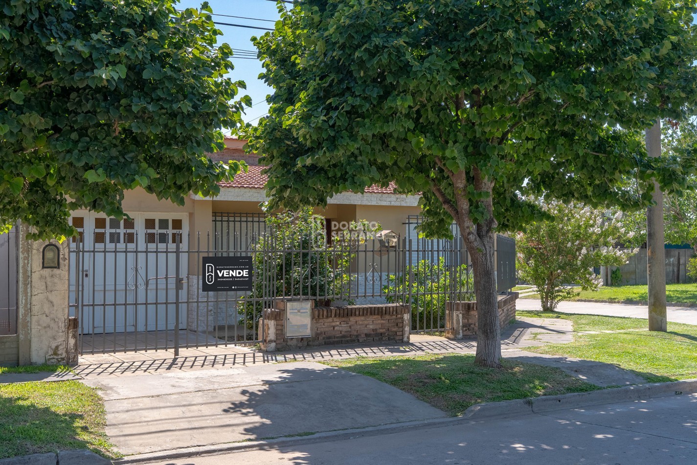 BONITA & LISTA PARA HABITAR! EN ESQUINA!