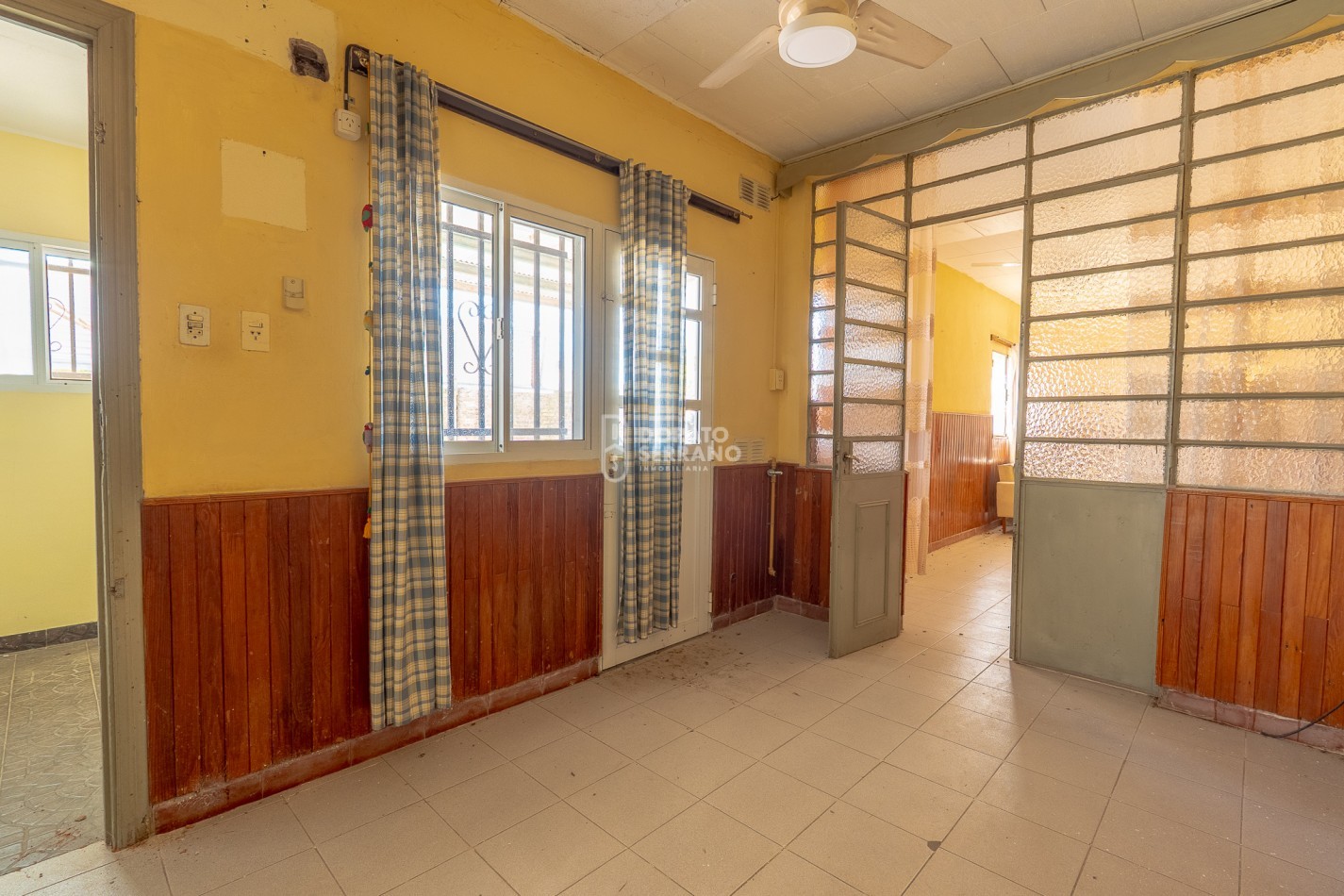 GRAN SUPERFICIE - TODOS LOS SERVICIOS - CASA A RECICLAR!