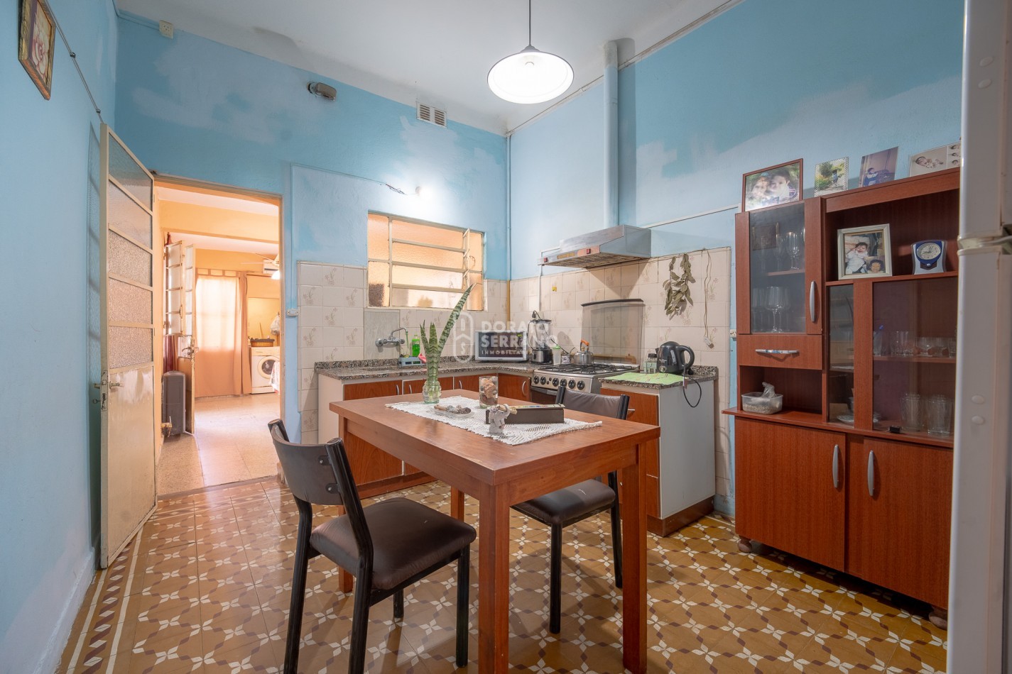 LISTA PARA HABITAR! TODOS LOS SERVICIOS! SOBRE AVDA!