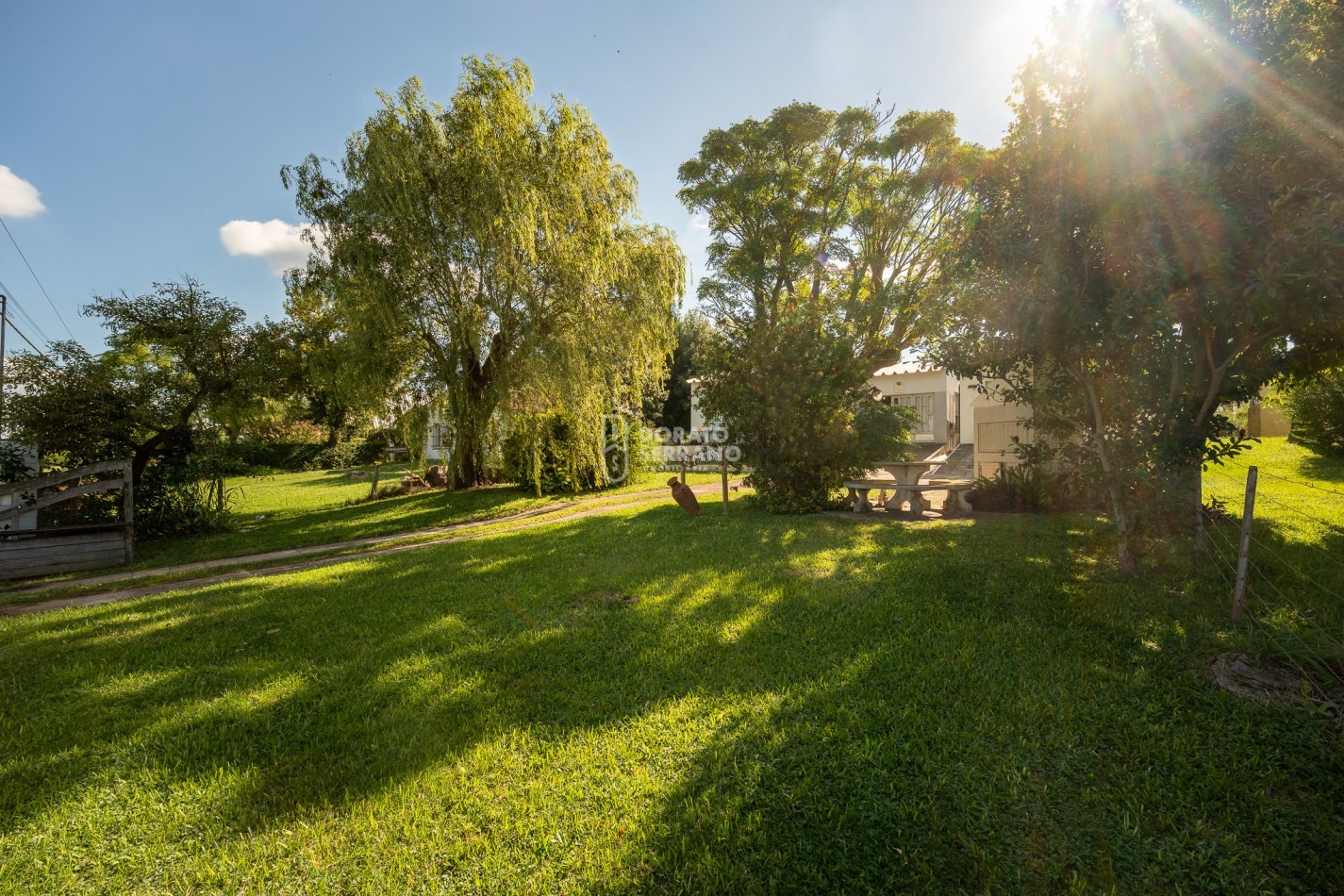 CASA EN EL RIO! GRANDIOSA! BARRIO BASUALDO!