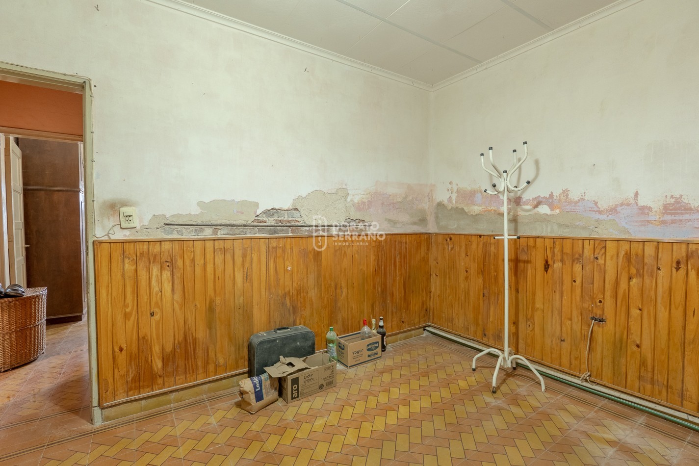 CASA EN ESQUINA! TODOS LOS SERVICIOS!