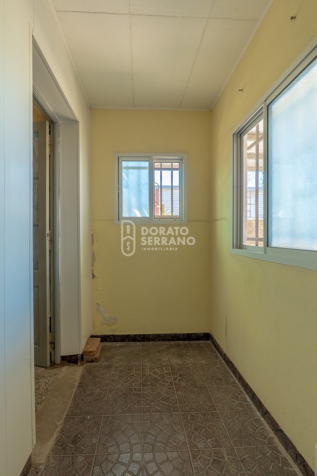 GRAN SUPERFICIE - TODOS LOS SERVICIOS - CASA A RECICLAR!