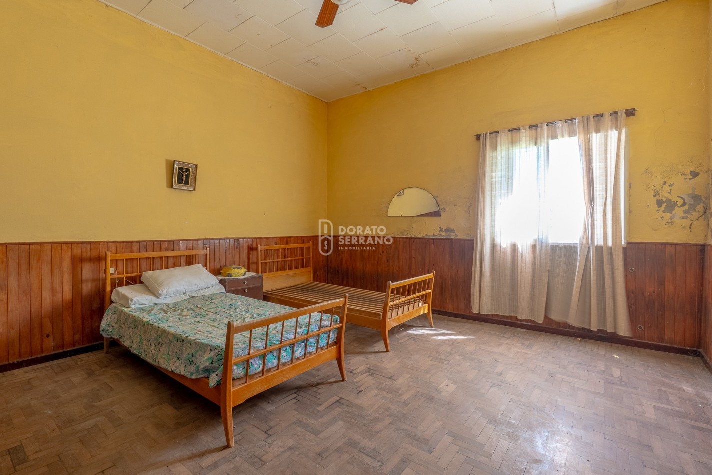 GRAN SUPERFICIE - TODOS LOS SERVICIOS - CASA A RECICLAR!