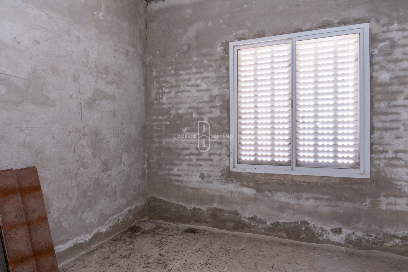 ICONICO SALON COMERCIAL + DEPTOS. A TERMINAR.  