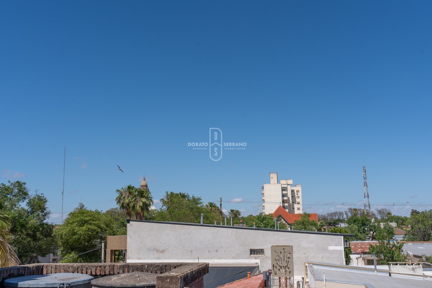 ICONICO SALON COMERCIAL + DEPTOS. A TERMINAR.  