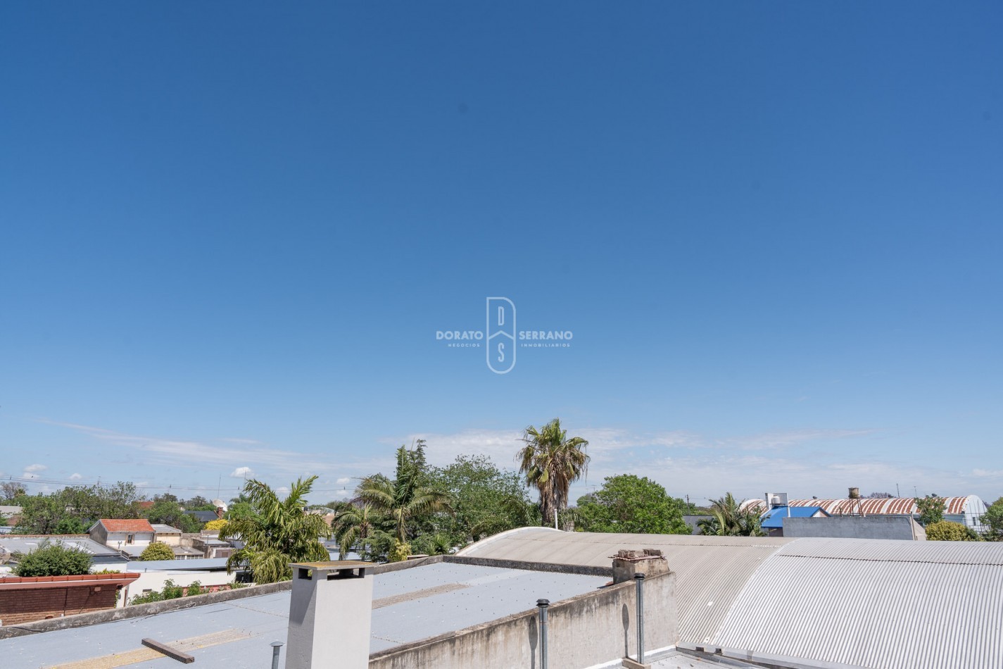 ICONICO SALON COMERCIAL + DEPTOS. A TERMINAR.  