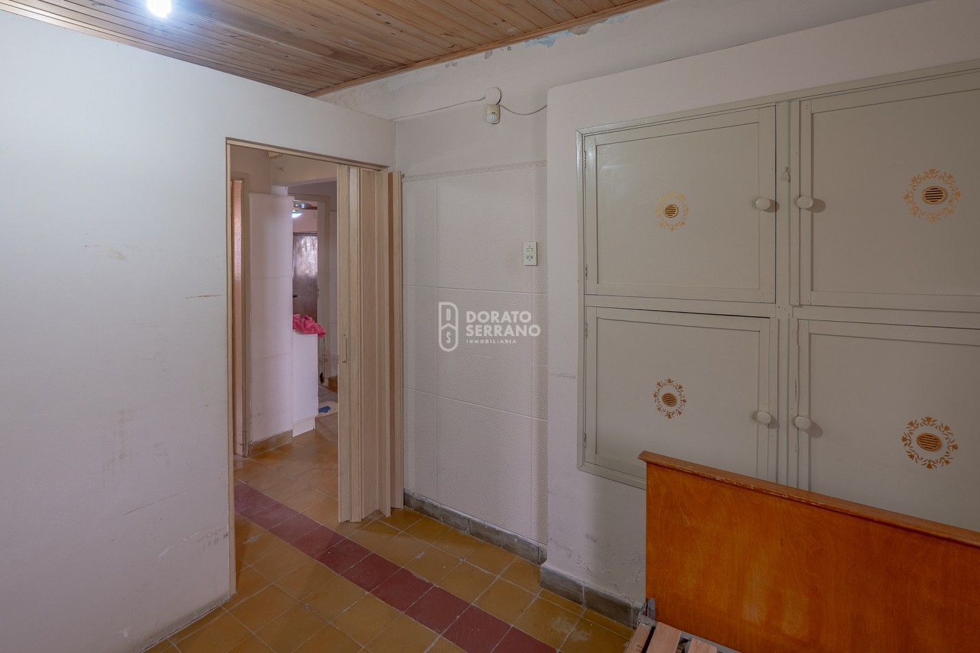 CASA + 750 M2 DE LOTE! Todos los servicios!