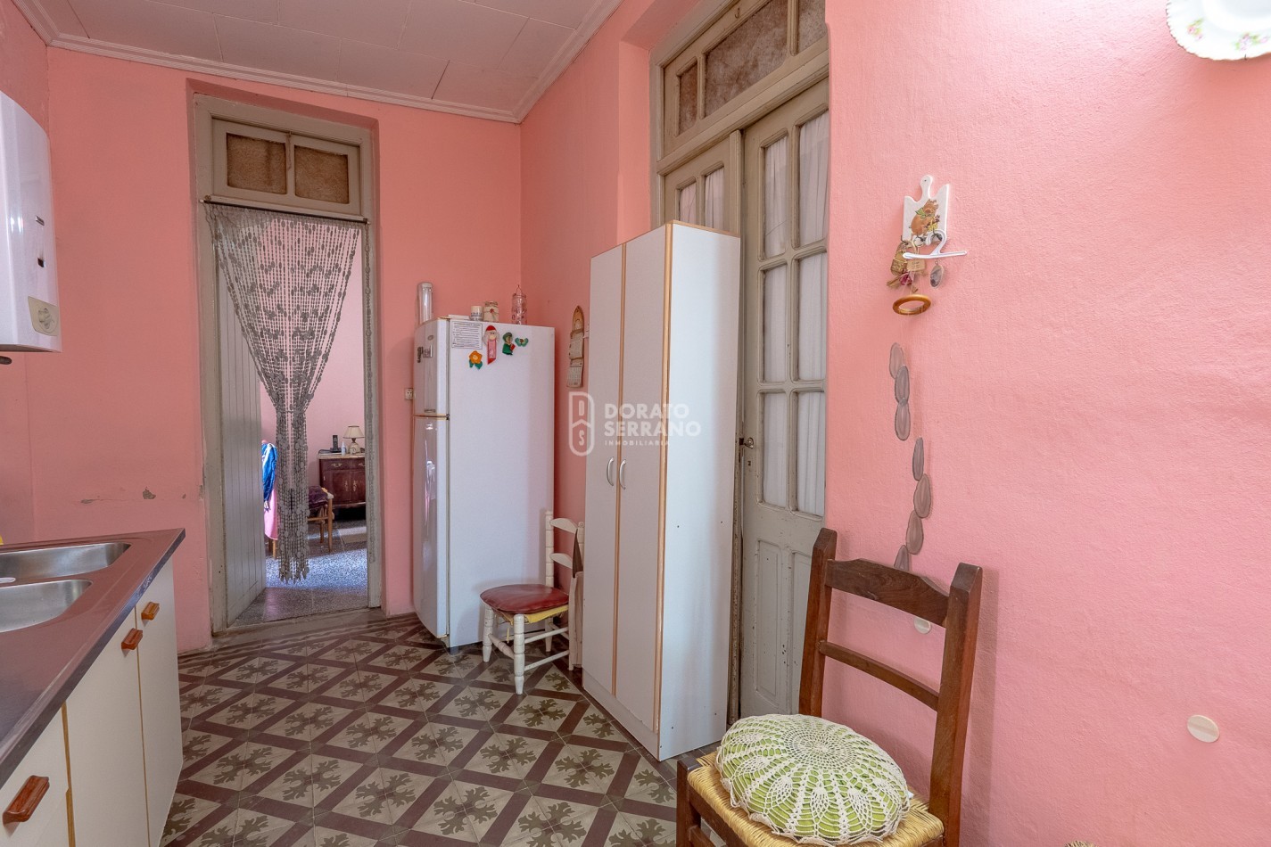 CASA EN ESQUINA & TODOS LOS SERVICIOS.