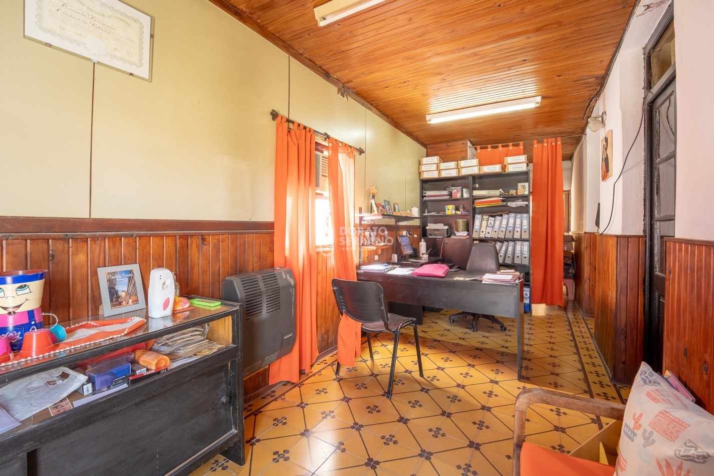 LOTE EN BARRIO FLORIDA! TODOS LOS SERVICIOS - PLUS EDIFICADO A DEMOLER O RECICLAR. 