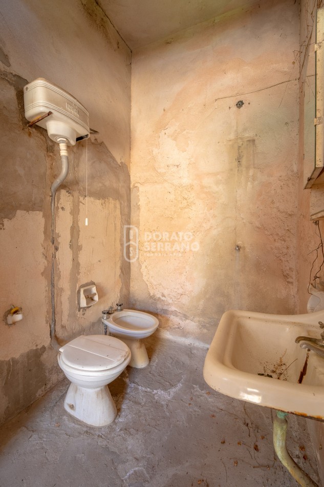 CASA CON LOCAL - PROYECTAR SIN LIMITES! AREA CENTRAL! 