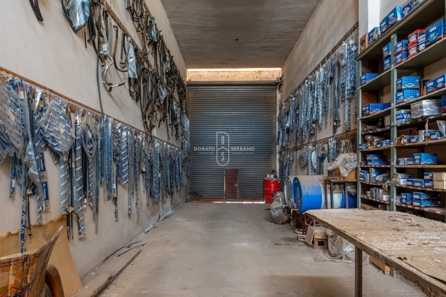 ICONICO SALON COMERCIAL + DEPTOS. A TERMINAR.  