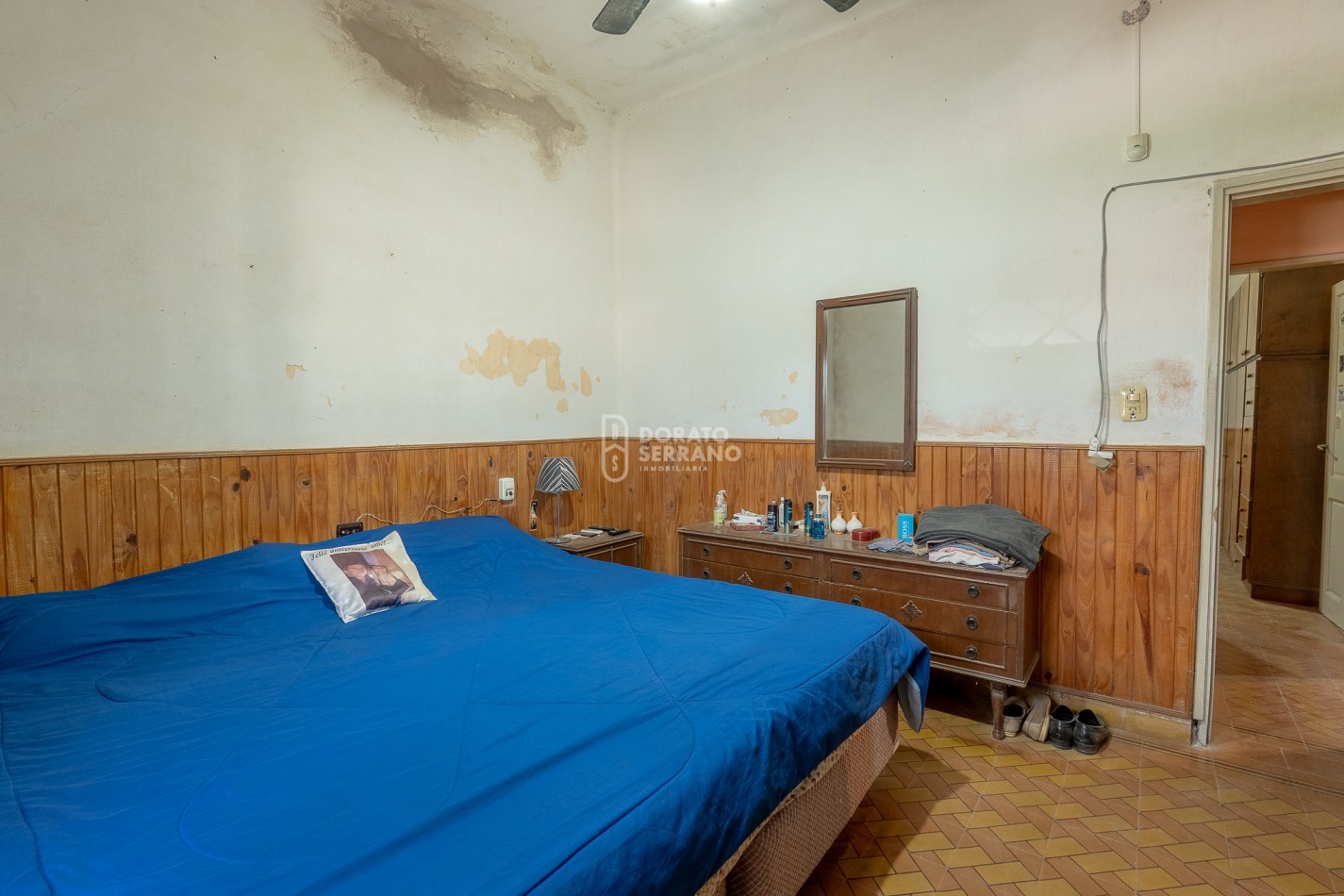 CASA EN ESQUINA! TODOS LOS SERVICIOS!