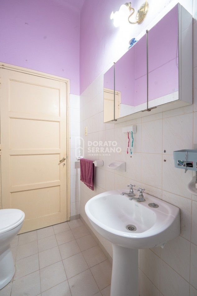 LISTA PARA HABITAR! TODOS LOS SERVICIOS! SOBRE AVDA!