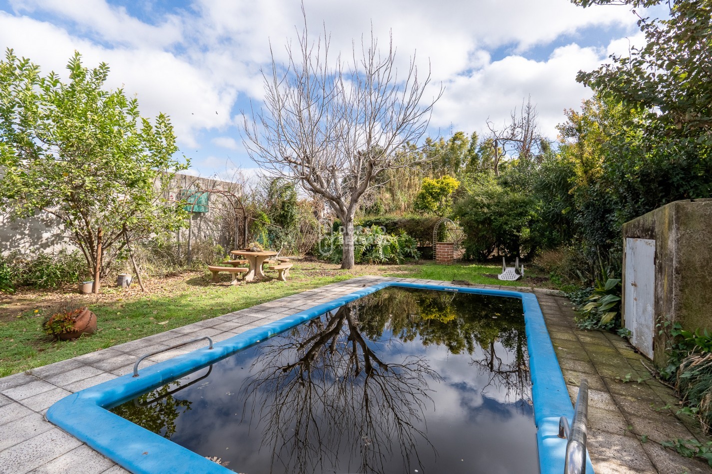 CASA + 750 M2 DE LOTE! Todos los servicios!