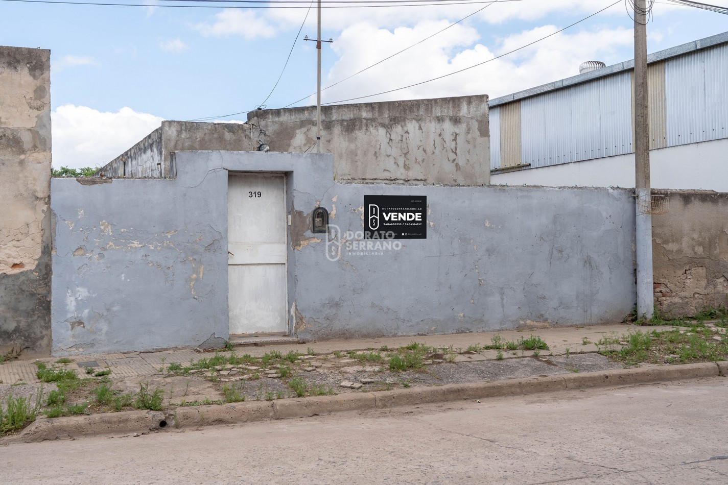 LOTE + PLUS CASA A DEMOLER O RECICLAR - TODOS LOS SERVICIOS EN SECTOR URBANO.
