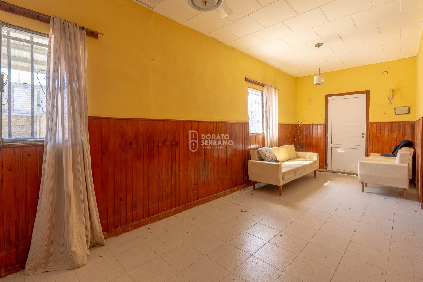 GRAN SUPERFICIE - TODOS LOS SERVICIOS - CASA A RECICLAR!