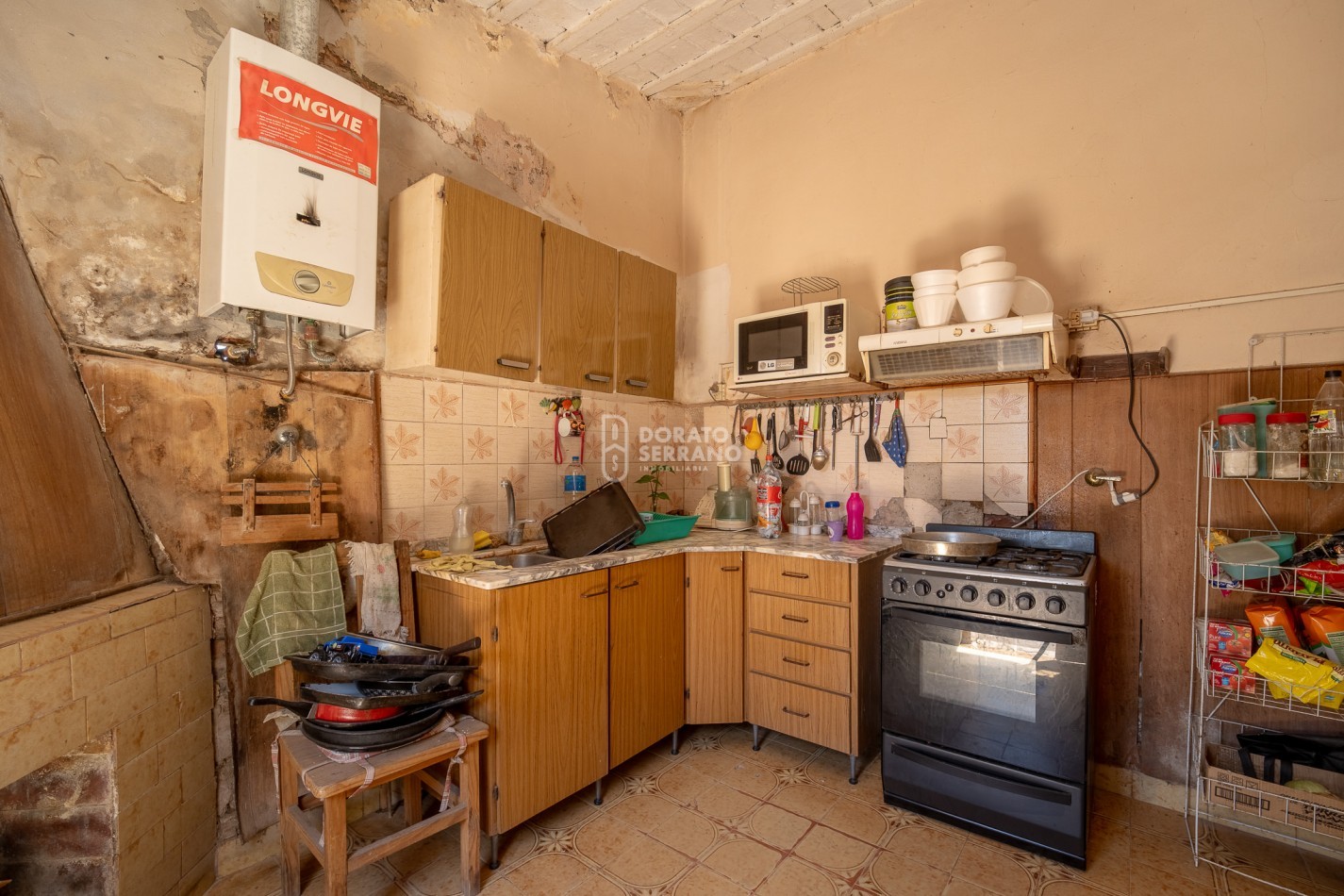 LOTE EN BARRIO FLORIDA! TODOS LOS SERVICIOS - PLUS EDIFICADO A DEMOLER O RECICLAR. 