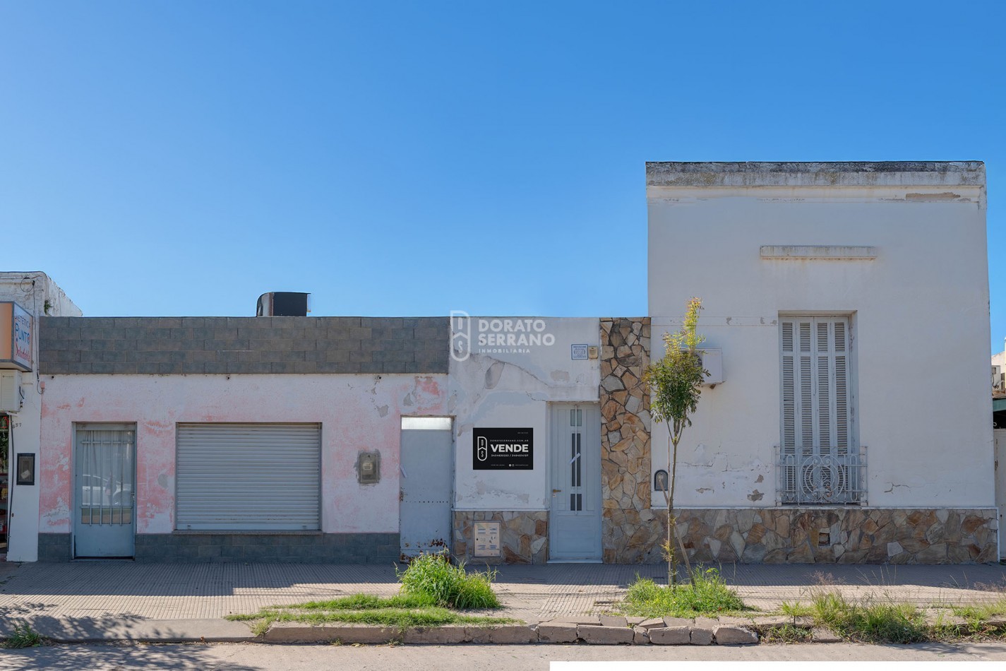 CASA + LOCAL SOBRE AVENIDA! 14 MTS. DE FRENTE!