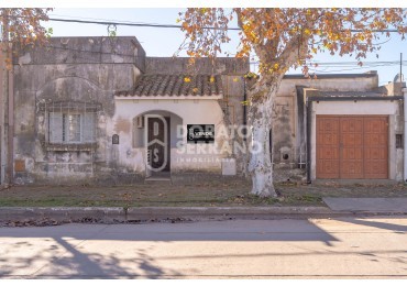 CASA A RECICLAR + GALPON NUEVO!